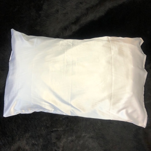 Satin/silk Pillow Case - Picture 4 of 4